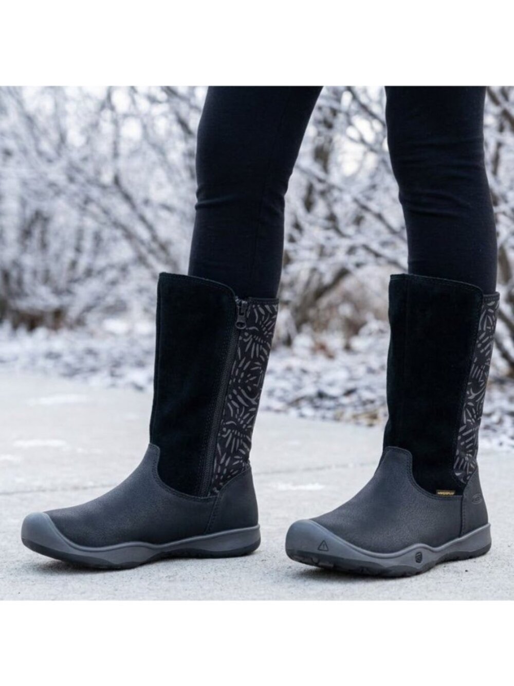 Keen Girls Size 4 Black Moxie Tall Waterproof Side Zip Outdoor Winter Snow Boots